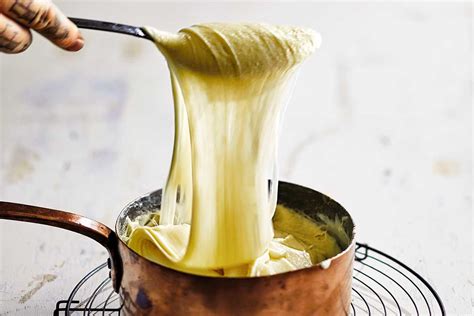  Aligot:  Eine cremige und herzhafte Käse-Kartoffel-Komposition aus dem Herzen der französischen Cevennen!