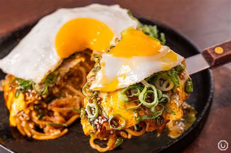  Quadruple-Fried Okonomiyaki: A symphony of textures and umami bomb awaits in Hiroshima!