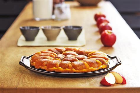  Tarte Tatin: Eine köstliche Kombination aus karamellisierten Äpfeln und knusprigem Blätterteig!